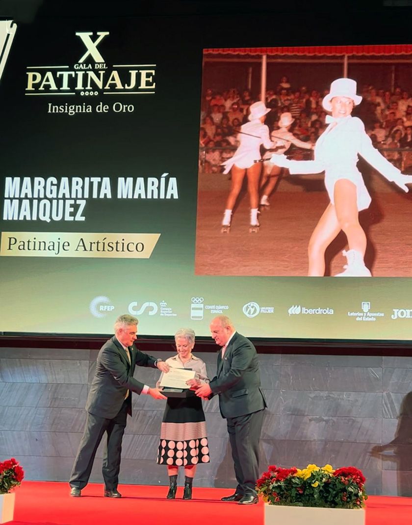 NUESTRA DELEGADA DE LA SECCIÓN DE PATINAJE, MARGARITA MARÍA, RECIBE LA INSIGNIA DE ORO DE LA REAL FEDERACIÓN ESPAÑOLA DE PATINAJE