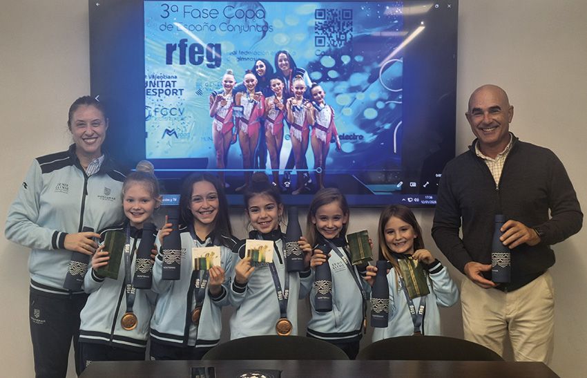 El presidente recibe a nuestras gimnastas del Conjunto Benjamín de Montemar